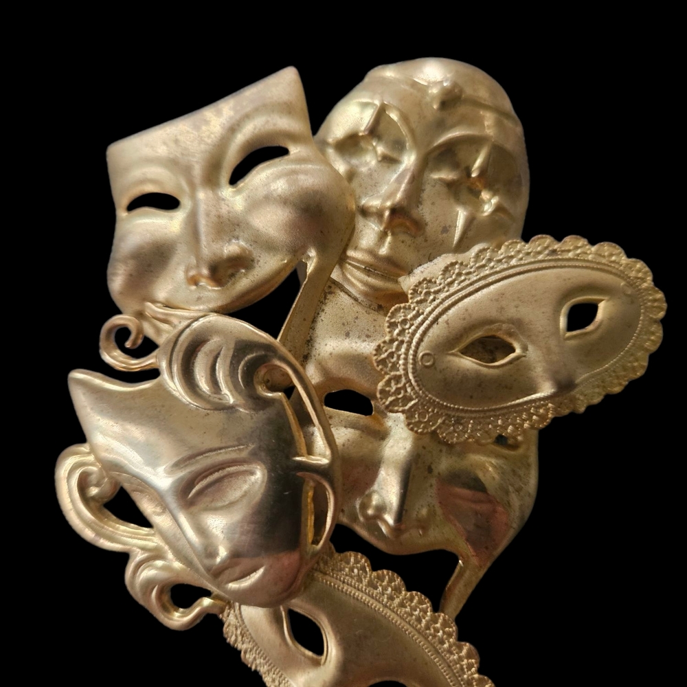 Gold Tone Drama Mask Brooch.  (A11)